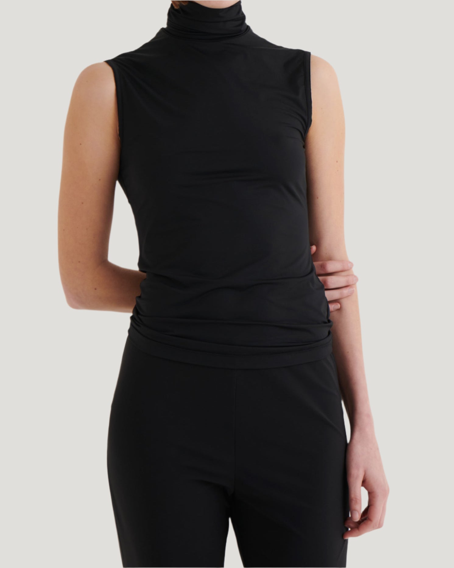 Second skin sleeveless turtleneck, Black