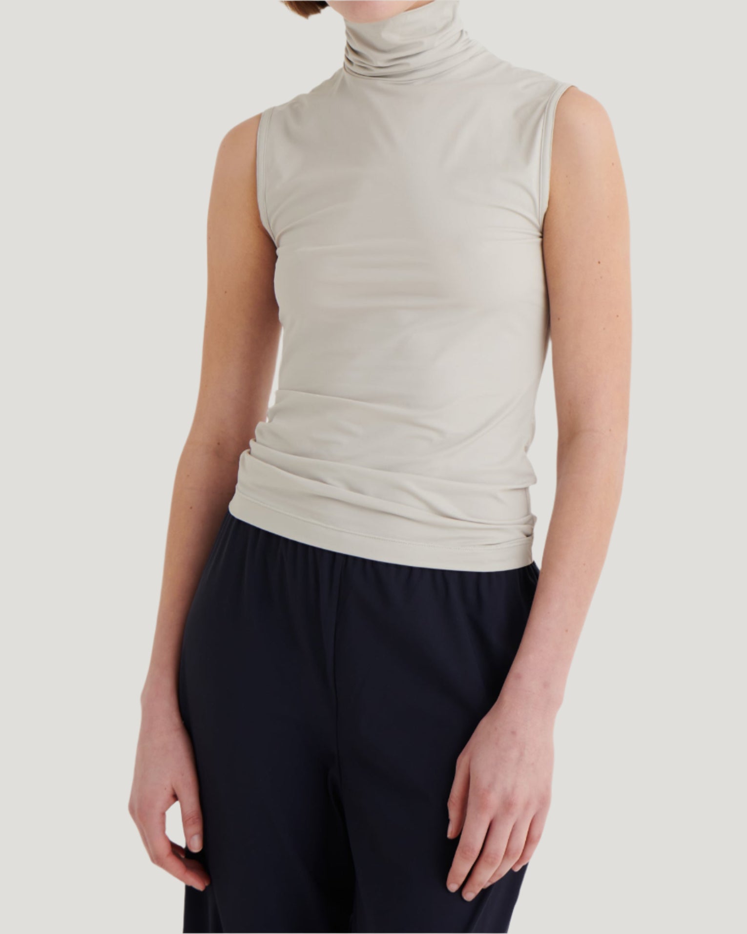 Second skin sleeveless turtleneck, Stone