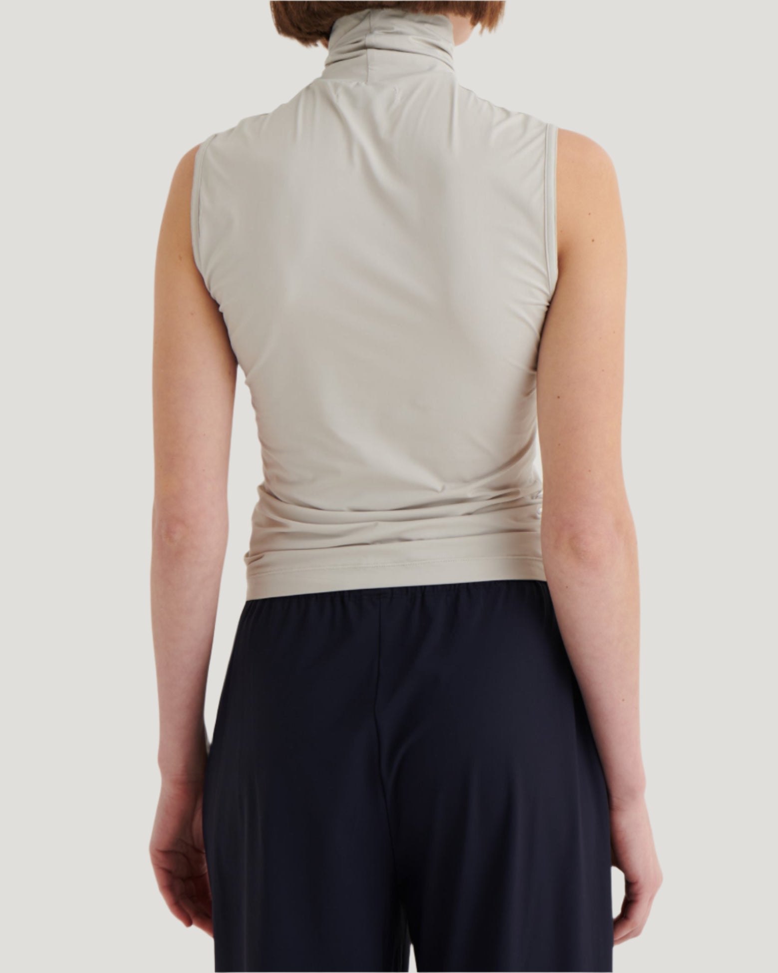 Second skin sleeveless turtleneck, Stone